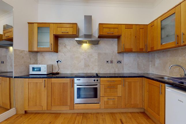 Flat 8, 54, Hogarth Road, Earls Court photo 3