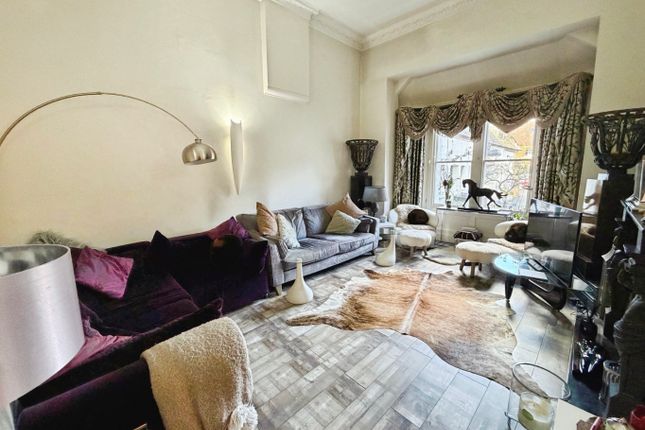 8 Hitcham House, Hitcham Lane, Buckinghamshire photo 4
