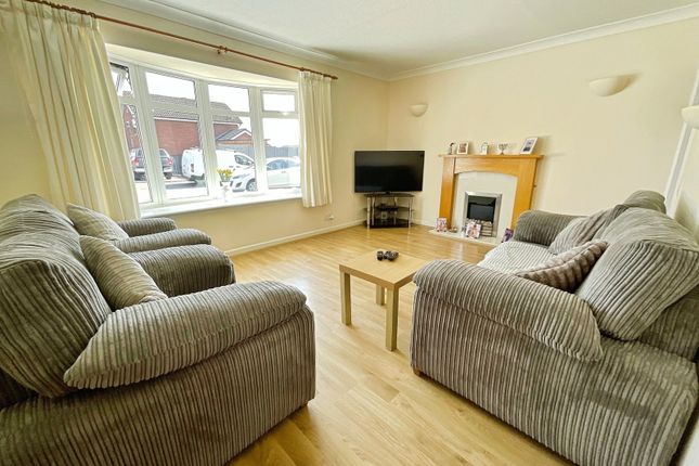 8, Catesby Drive, Kingswinford photo 2