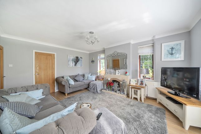 207, Hampermill Lane, Hertfordshire photo 3