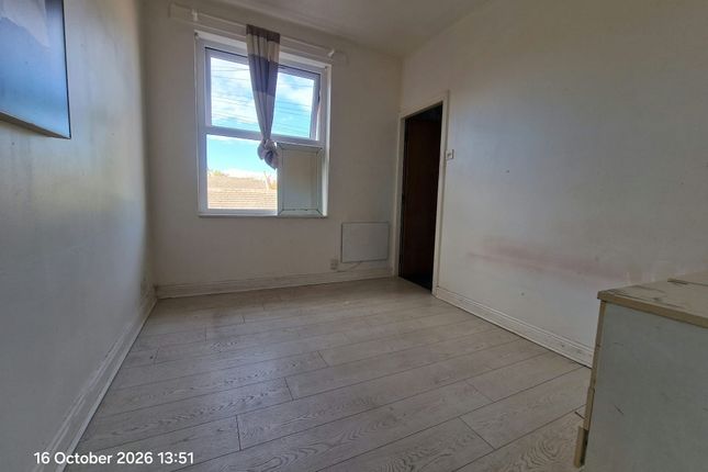Flat 2, 370 Dewsbury Road, Leeds photo 3