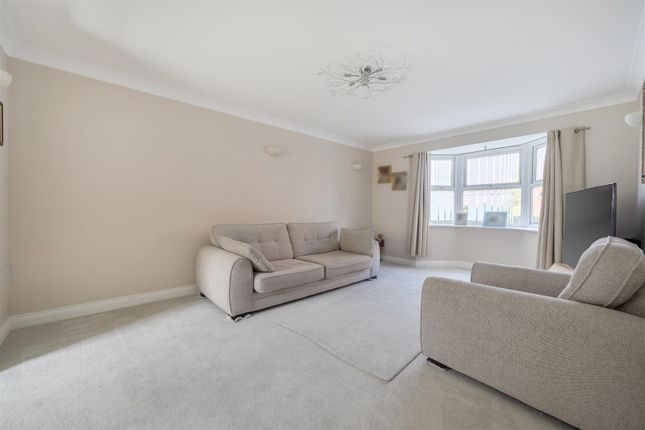 2, Talavera Close, Crowthorne photo 4