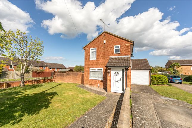 Thumbnail Detached house for sale in Spode Close, Tilehurst, Reading