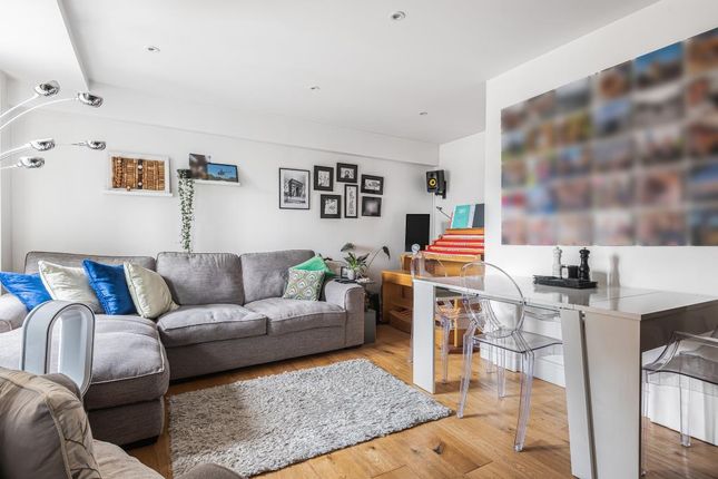 Flat for sale in Potters Bar, Hertfordshire
