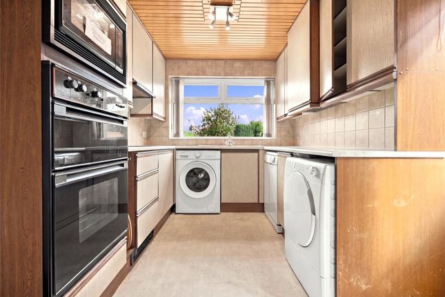 11, Newton Drive, Hertfordshire photo 2