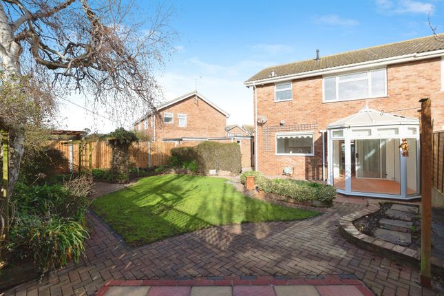 21, Raphael Drive, Southend-on-Sea photo 2