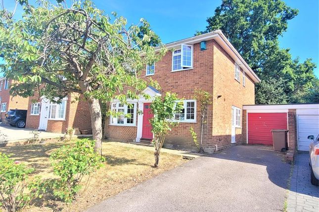 Detached house to rent in Lenham Close, Winnersh, Wokingham