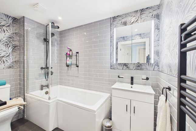 30 Lee Heights, Bambridge Court, Maidstone photo 4