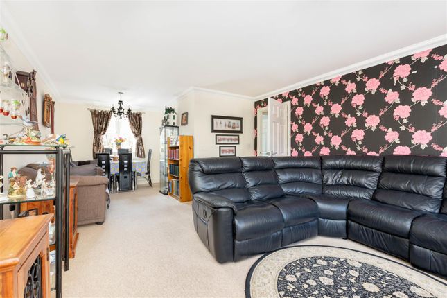 72, Charlotte Avenue, Hitchin photo 2