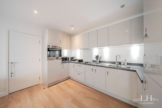 Flat 9, Lottage Mansions, Barking photo 2