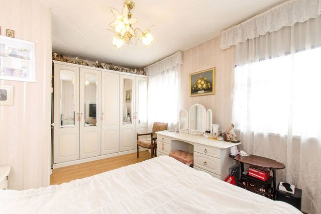 2-bed flat on Patmore Estate, Nine Elms, Nine Elms, £350,000