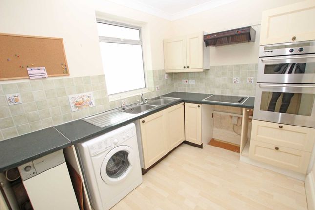 Flat for sale in South Cliff, Eastbourne