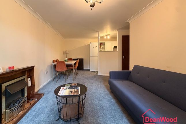 16, Royal Court, Onchan photo 3