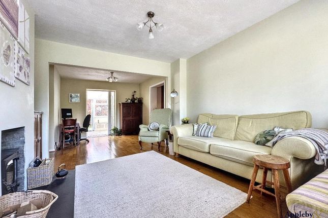 99, St Thomas Road, Trowbridge photo 3