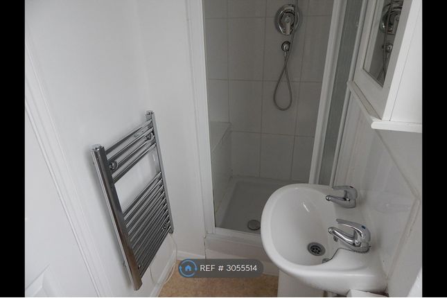 Ground Floor Front Flat, County Road, Swindon photo 4