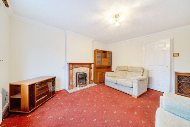 9, Regency Gardens, Grantham photo 2