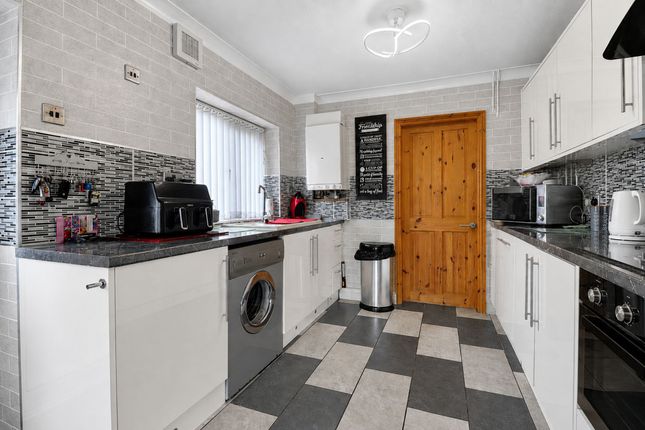 8 Woodgarth Villas Oxmarsh Lane, Barrow-Upon-Humber photo 4