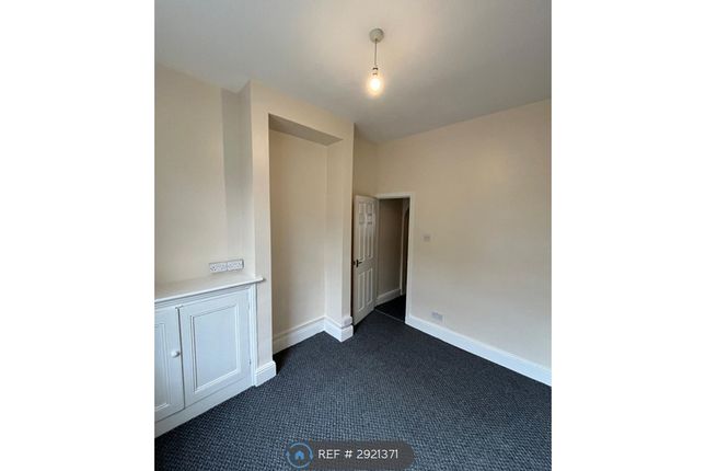 Flat, Walton St, Colne photo 2