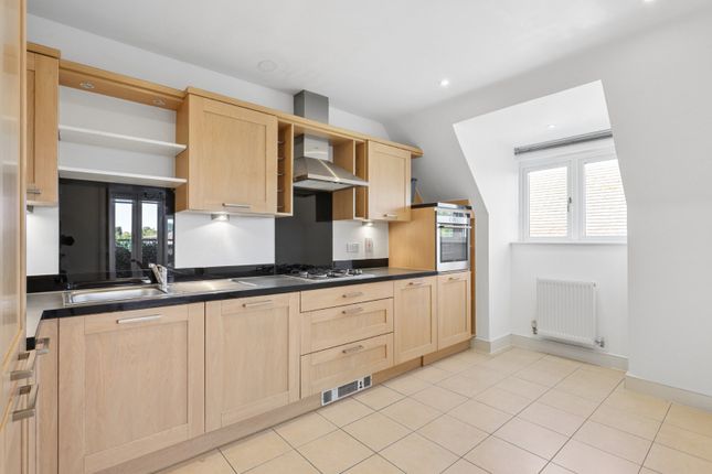 Flat 8, 32, Between Streets, Surrey photo 2