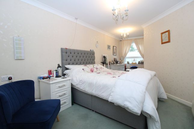 Pinetree Court, Danestrete, Stevenage photo 5