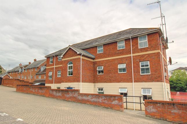 Flat for sale in Bardsley Close, Colchester