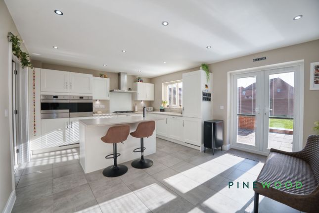 5 Hawkshead Way, Chesterfield photo 2