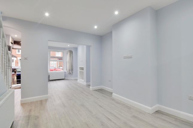 203, Sandringham Road, Hertfordshire photo 2