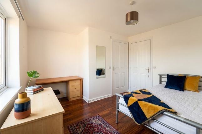 23, Hitchen Street, Manchester photo 3