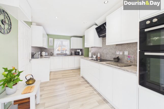 15 Oxbarn Road, Stafford photo 2