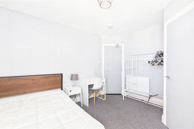 Room 5, 131, SOUTHFIELD ROAD, Middlesbrough photo 3