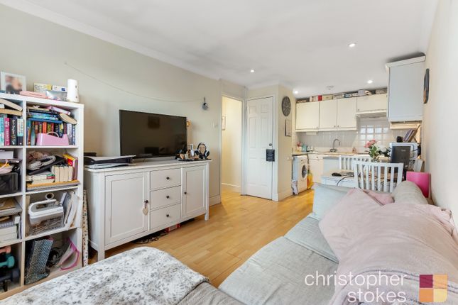 Flat for sale in Cranleigh Close, Cheshunt, Waltham Cross, Hertfordshire