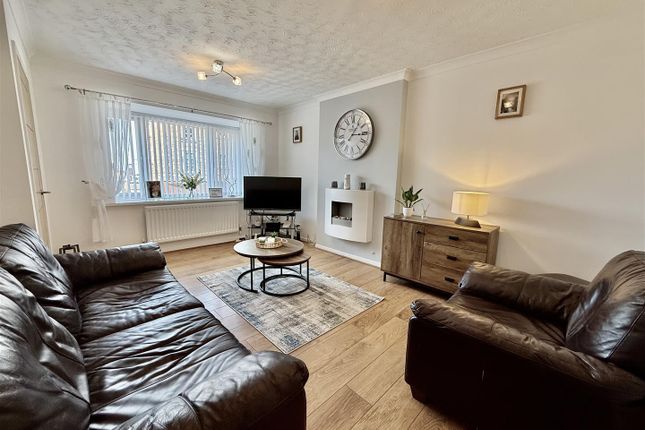 18, Meredith Gardens, Gateshead photo 4