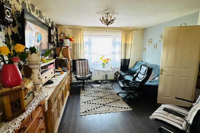 Terraced house for sale in Rose Walk, Slough