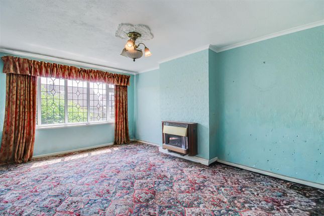 15, Lingwell Gate Drive, Wakefield photo 3