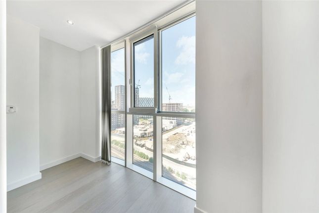 Apartment 1105 Sky Gardens, 155, Wandsworth Road, London photo 3