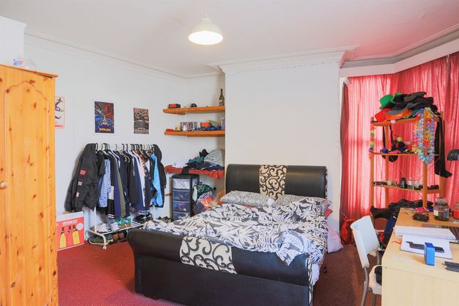 End terrace house for sale in Woodsley Road, Hyde Park, Leeds