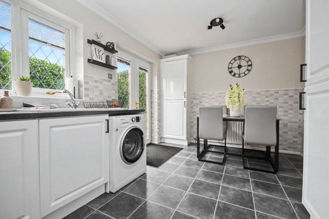 1B, Lawns Lane, Wakefield photo 3