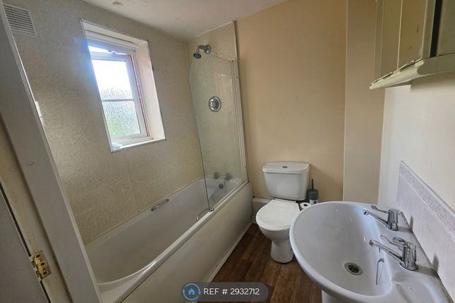 Flat, Waterway Court, Birmingham photo 4