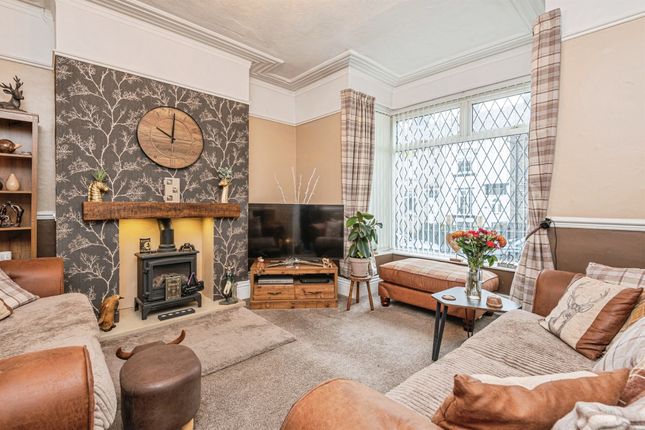 4, Sunny Bank Avenue, Bradford photo 2