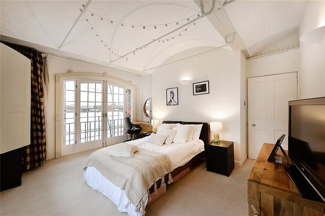 Thumbnail Flat to rent in Ivory House, East Smithfield, London