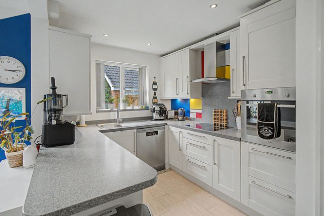 5, Bluebell Walk, Harrogate photo 2