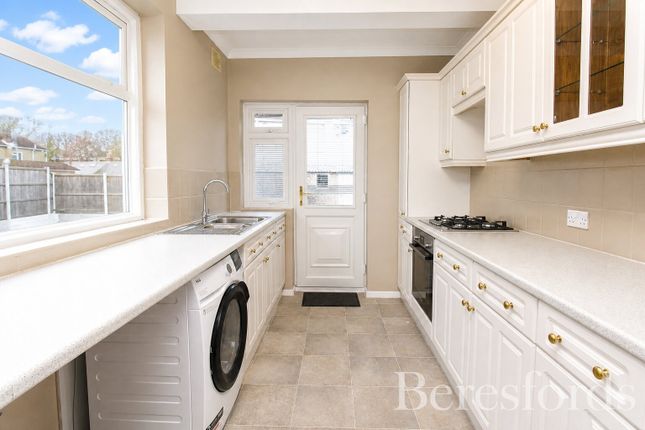 363, St. Marys Lane, Upminster photo 3