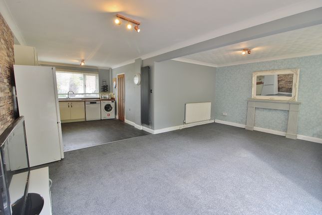 27, Hemsley Walk, Waterlooville photo 3