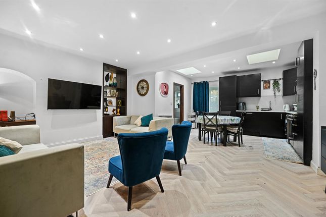 30, Court Way, Acton photo 2