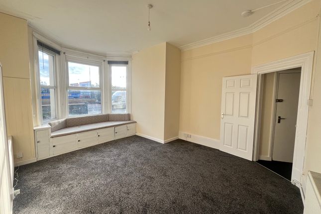 1-bed flat on Denmark Road, LOWESTOFT, £625/mo