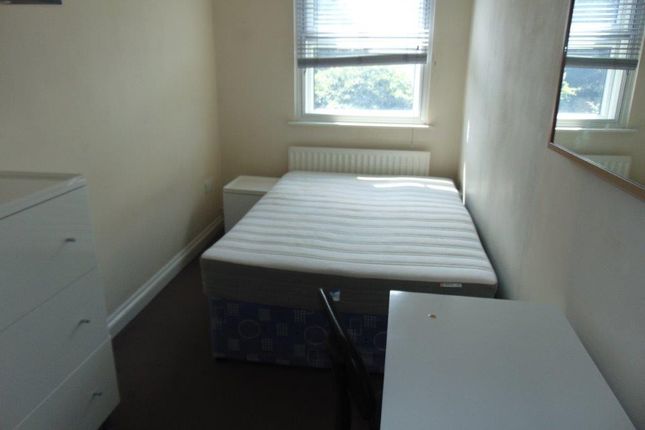 Flat 1, 6 The Corranades, New Road, Southampton photo 5