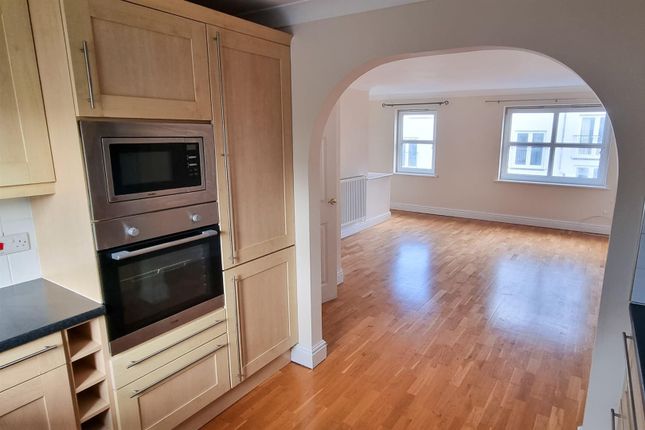 83, Kensington Gardens, Haverfordwest photo 4