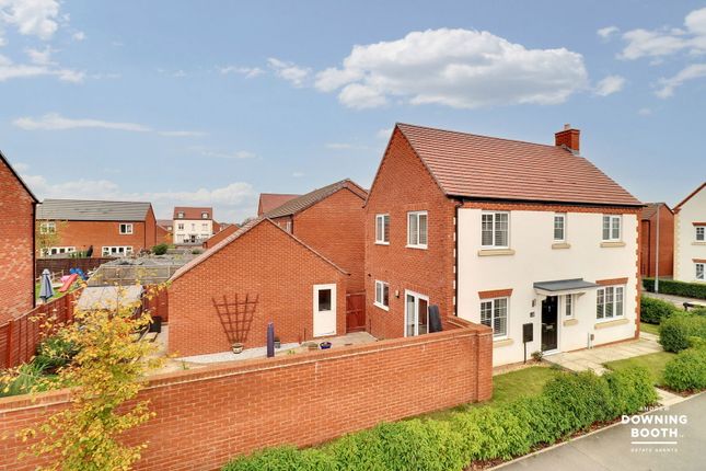 23, Violet Walk, Lichfield photo 2
