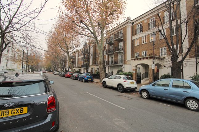 Flat to rent in Ibberton House, 70 Russell Road, London