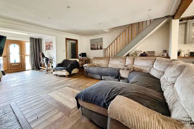 3 Stablefields, Cottage Lane, Hastings photo 3